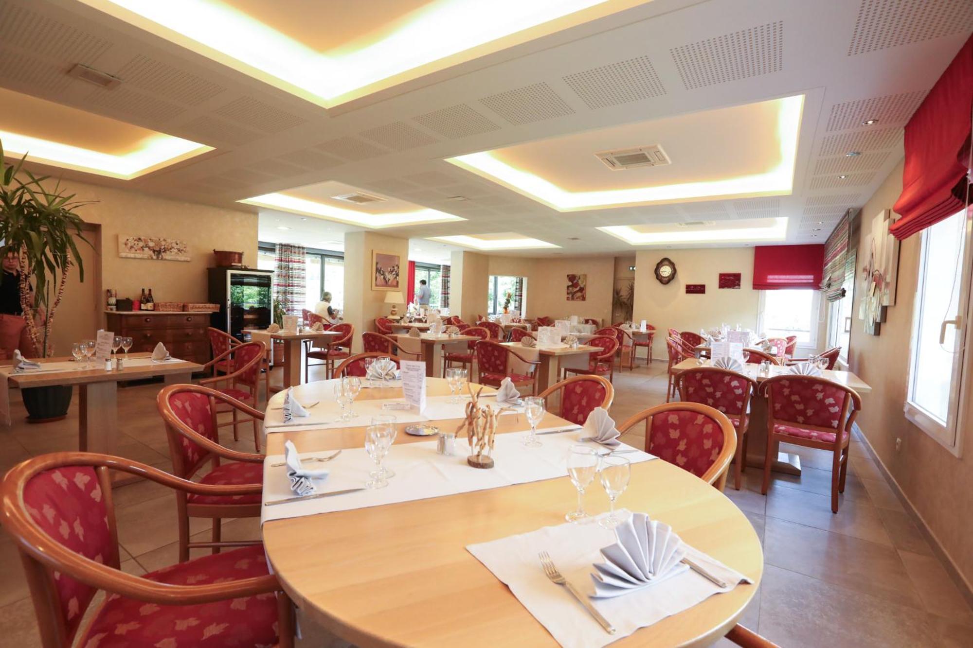 Logis Hotel Spa Restaurant Le Provence Ланарс Екстер'єр фото