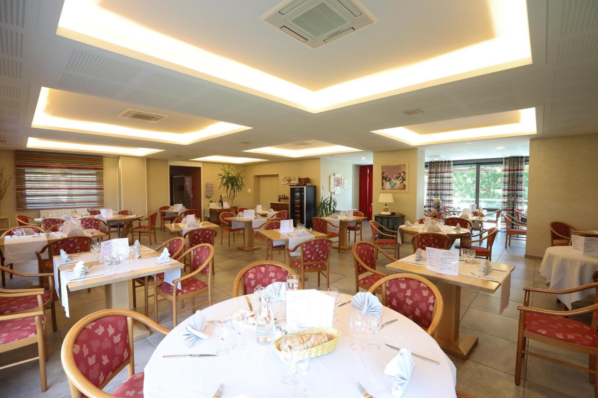 Logis Hotel Spa Restaurant Le Provence Ланарс Екстер'єр фото